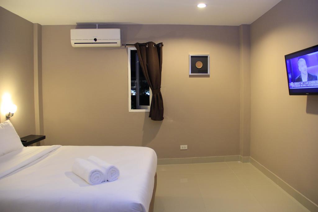 Shooters Guesthouse Pattaya Quarto foto
