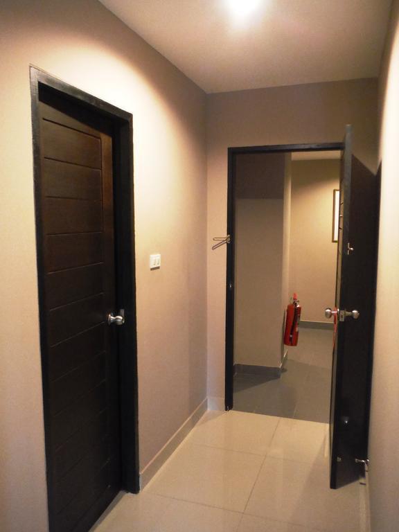 Shooters Guesthouse Pattaya Quarto foto