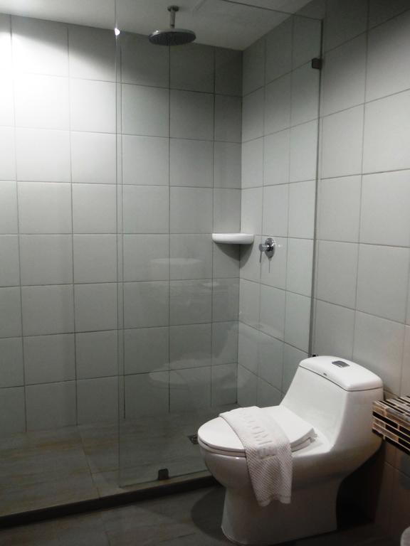 Shooters Guesthouse Pattaya Quarto foto